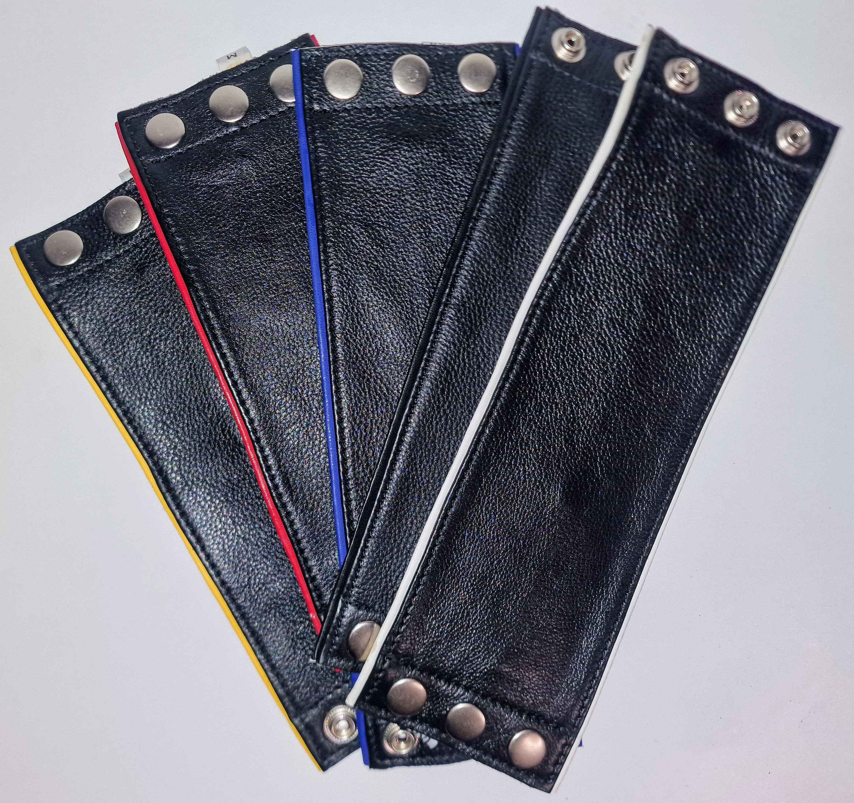 Wrist Wallet - Armband Portemonnaie- mit Farbstreifen außen in 5 verschiedenen Farben!