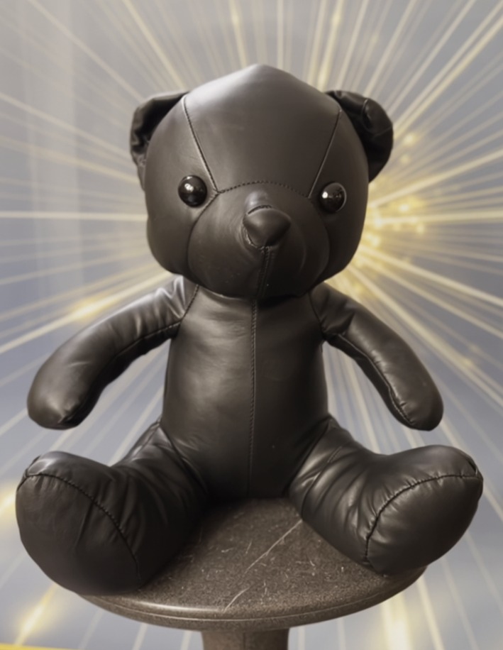BDSM-Teddy in schwarz  - der Kreativ-BDSM-Bär
