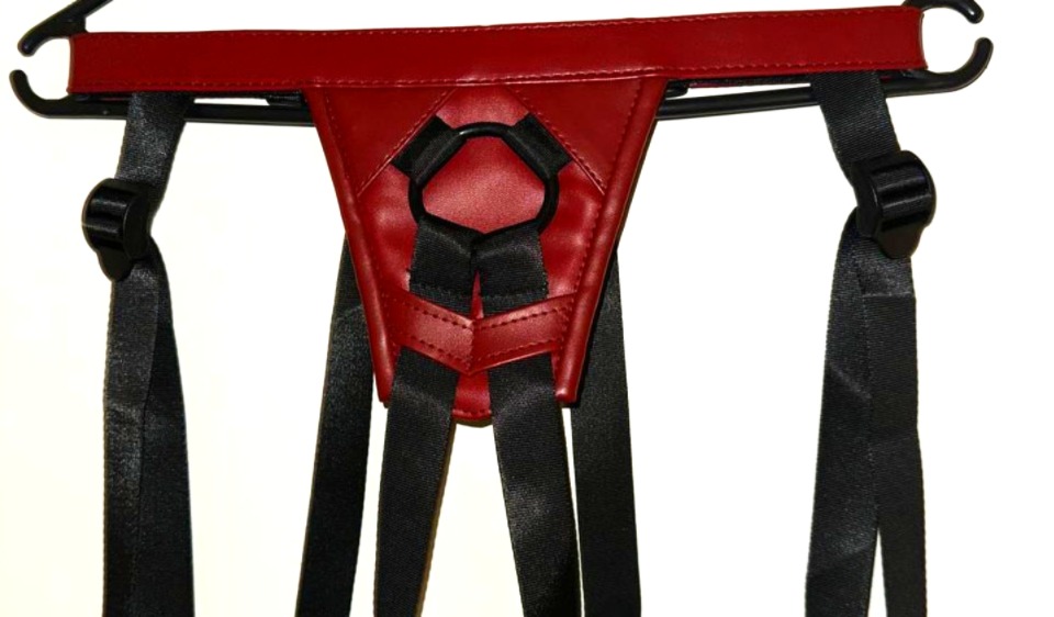 Strap-On "Chastity-Star" aus PU-Leder in dunkelrot und schwarz