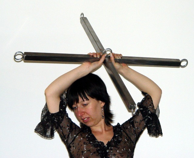 SPREIZSTANGE - Fessel-Kreuz mit Aufhänger