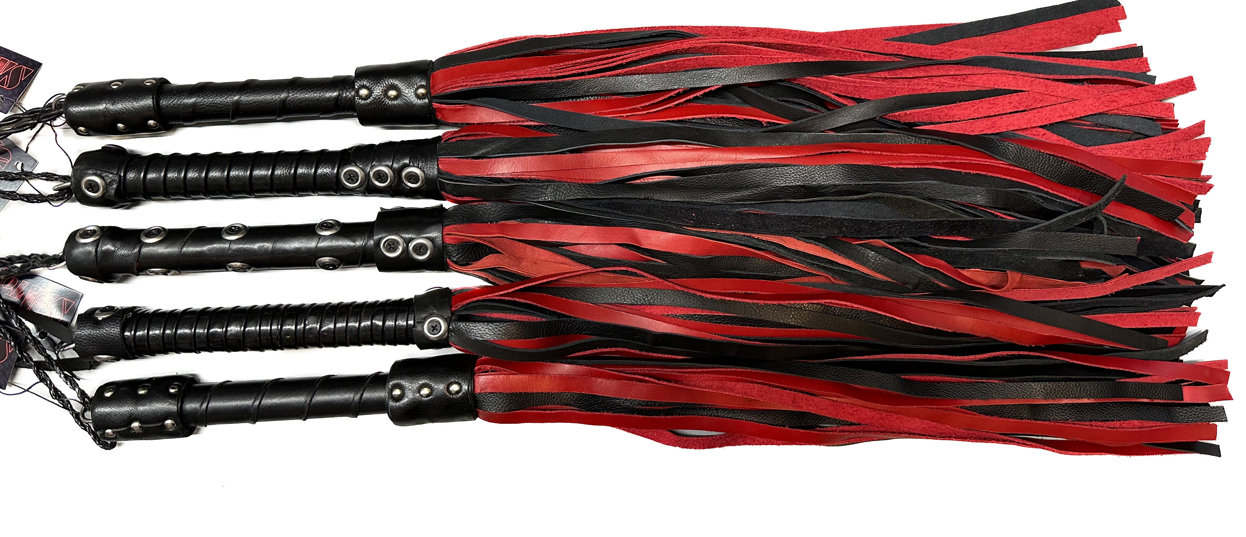 ZUFÄLLIGER Leder-Flogger in rot-schwarz